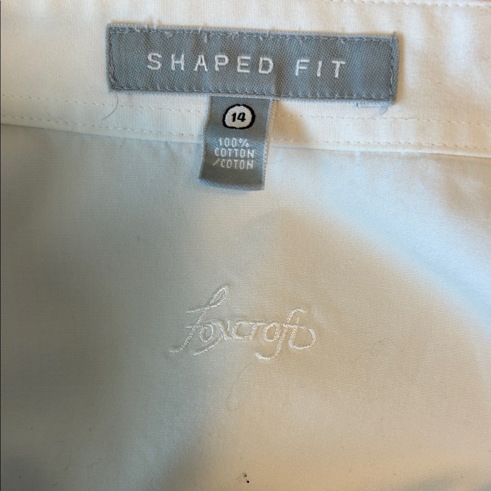 Woman’s sz 14 white Foxcroft tunic top w/side slits.